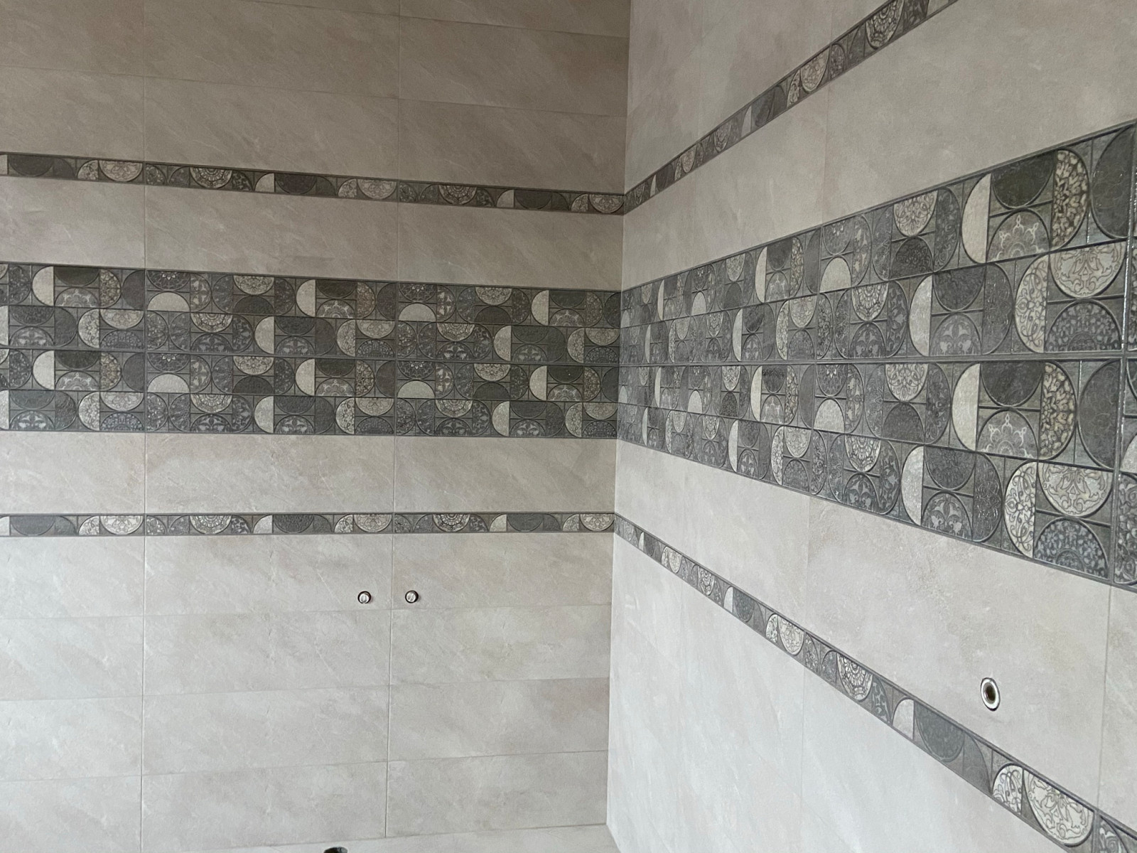 Укладка керамогранита в ваной