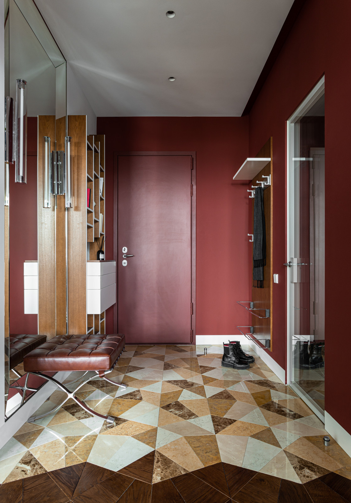 Houzz тур: Интерьер с концепцией Red go, где важен красный цвет