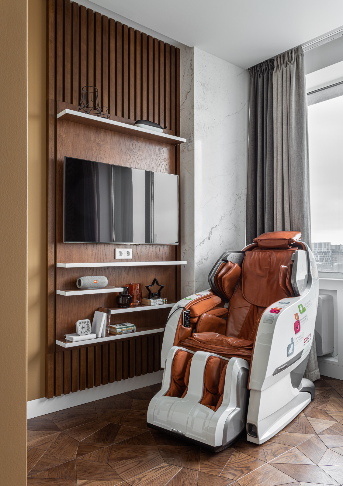 Обложка статьи: Houzz тур: Интерьер с концепцией Red go, где важен красный цвет