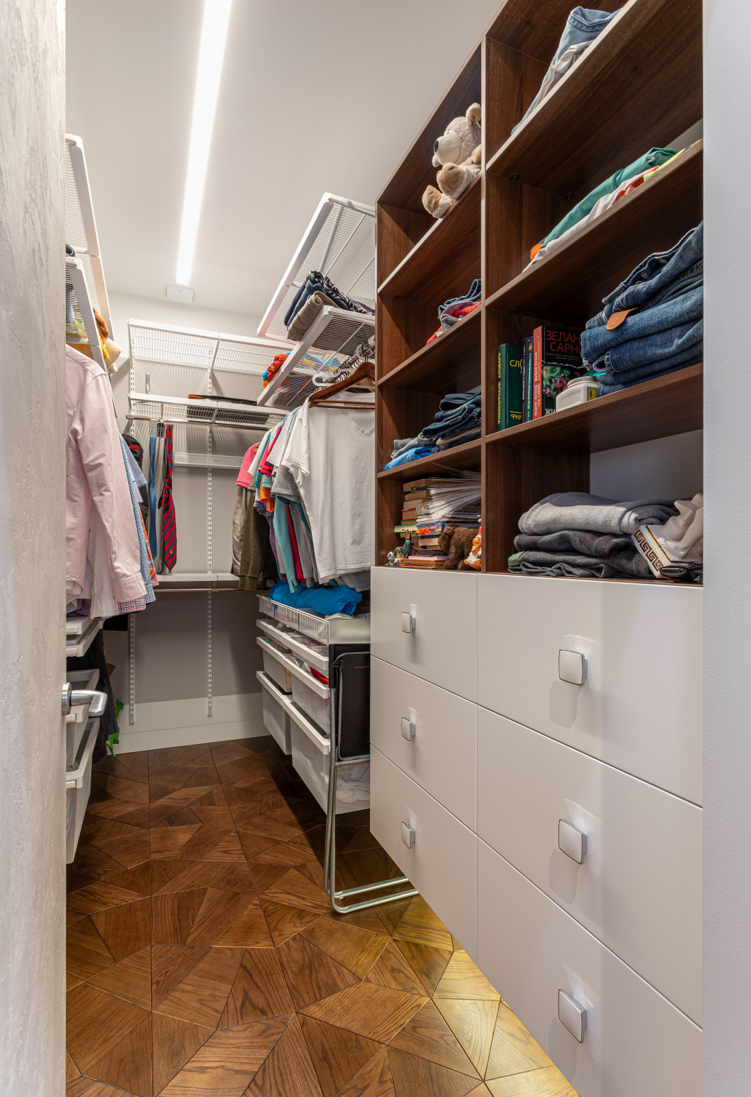 Houzz тур: Интерьер с концепцией Red go, где важен красный цвет