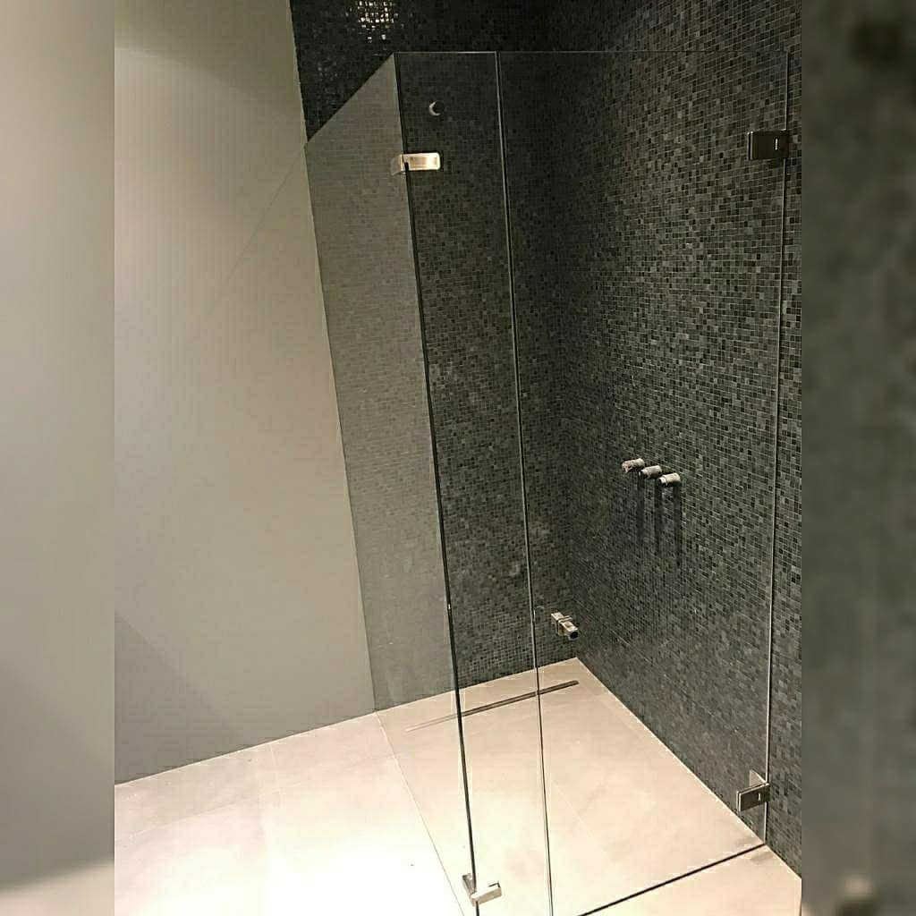 Душевые ограждения на фурнитуре MWE без стабилизационных штанг