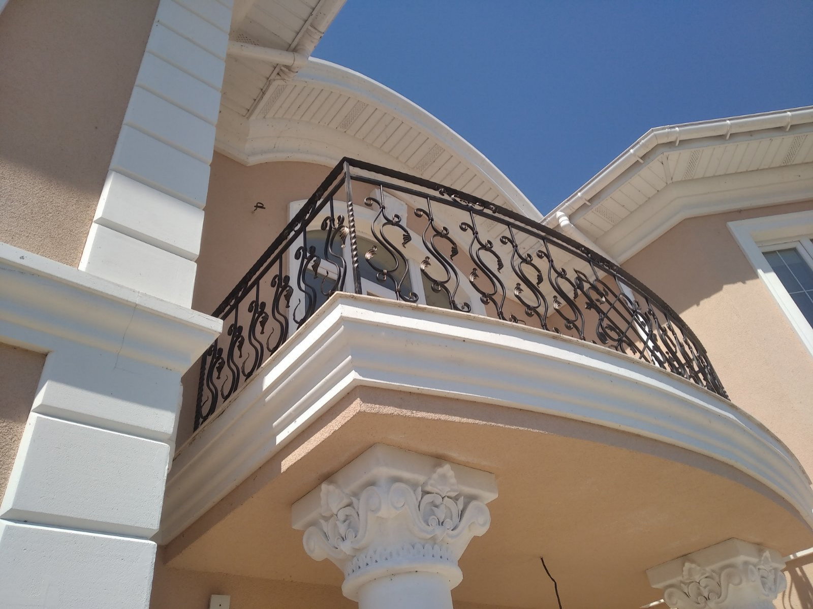 Кованое балконное ограждение