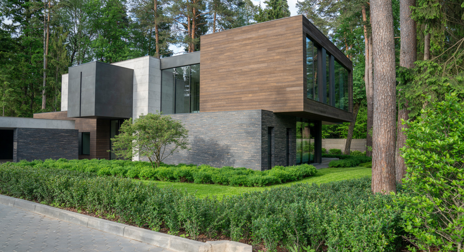 В гармонии с лесом. Модернистский сад. КП Новоуспенский 2020 г