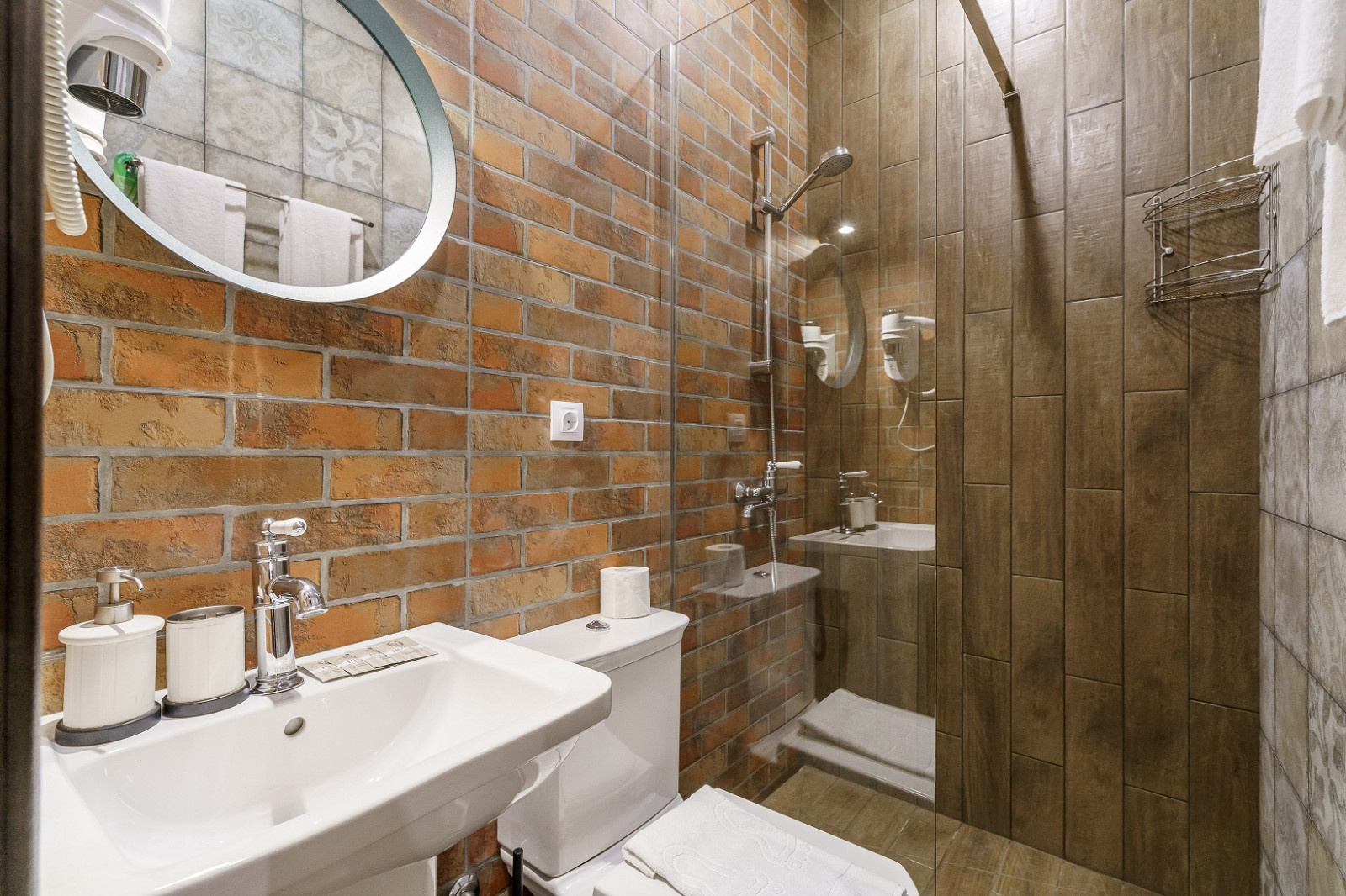 Дизайн интерьера отеля «Adam’s House» в центре Петербурга.