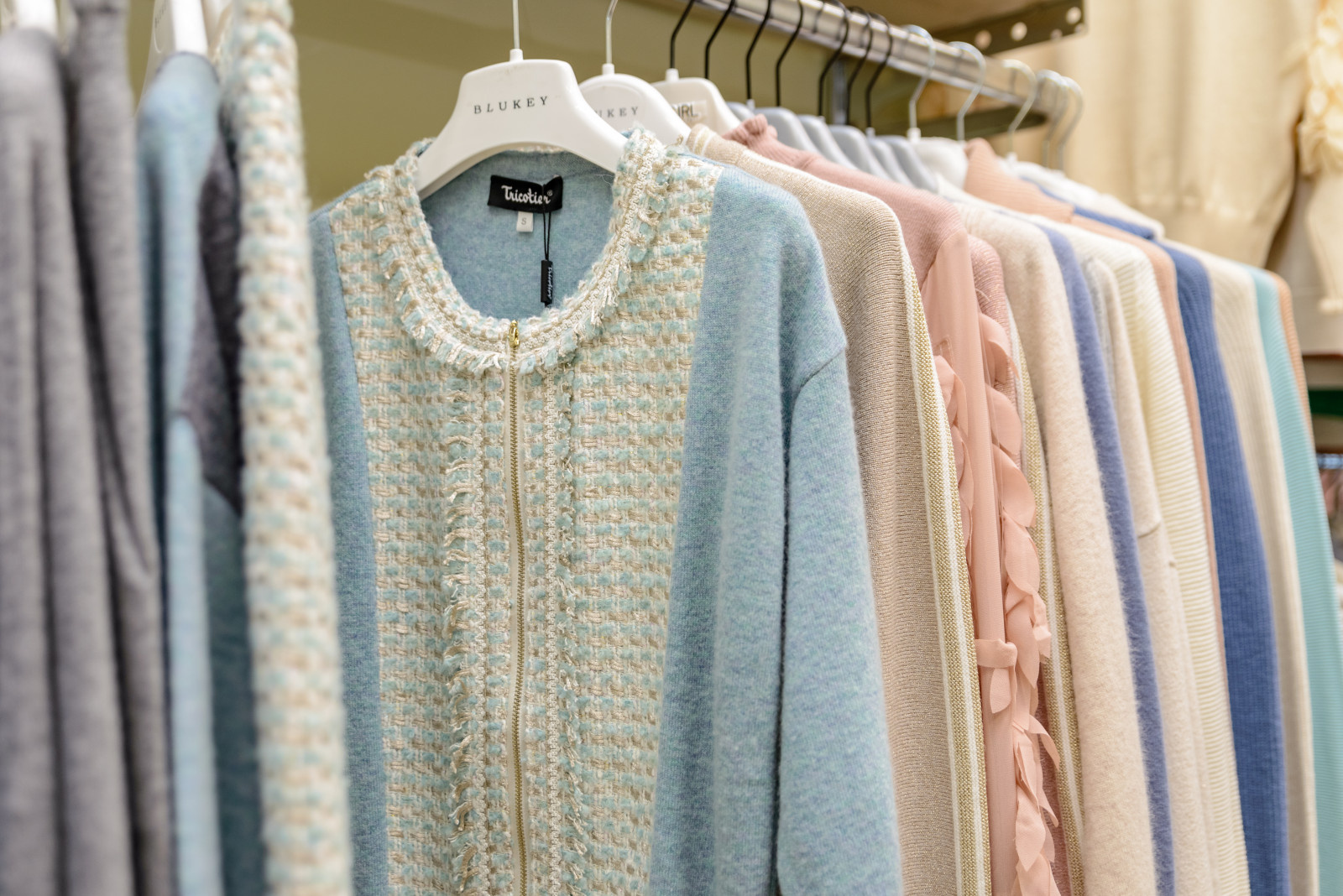 Обложка проекта: рестораны, магазины, производство