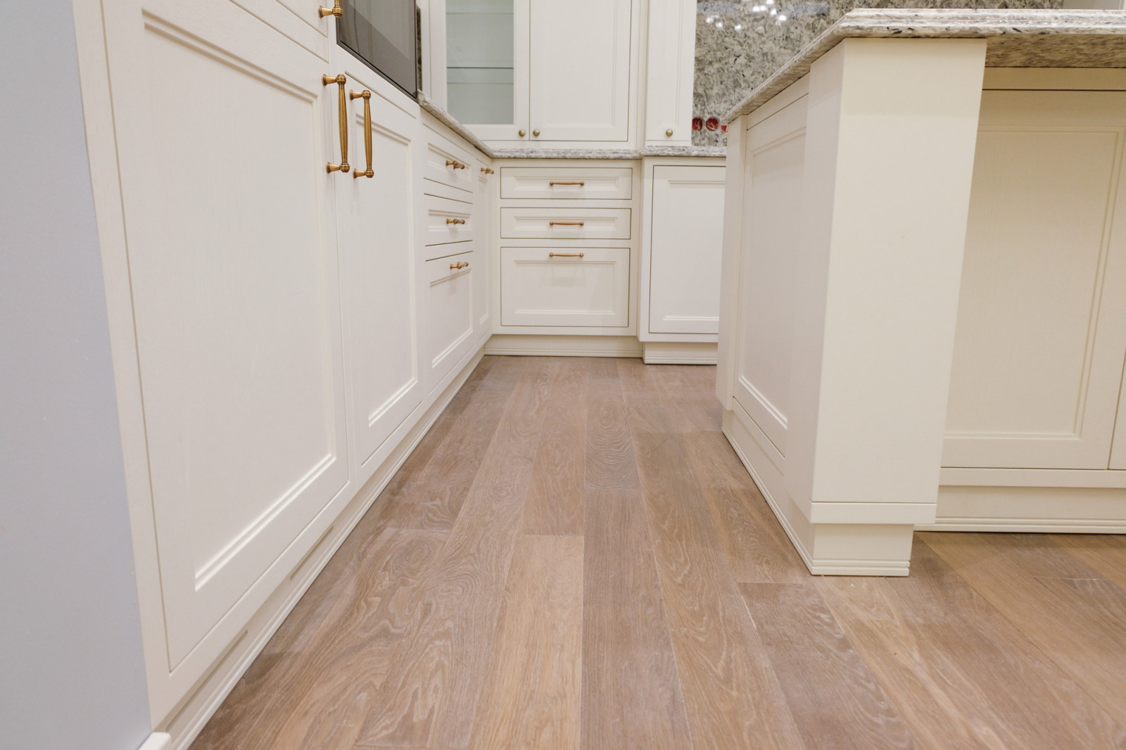 Кухня в 3 ряда, преимущества