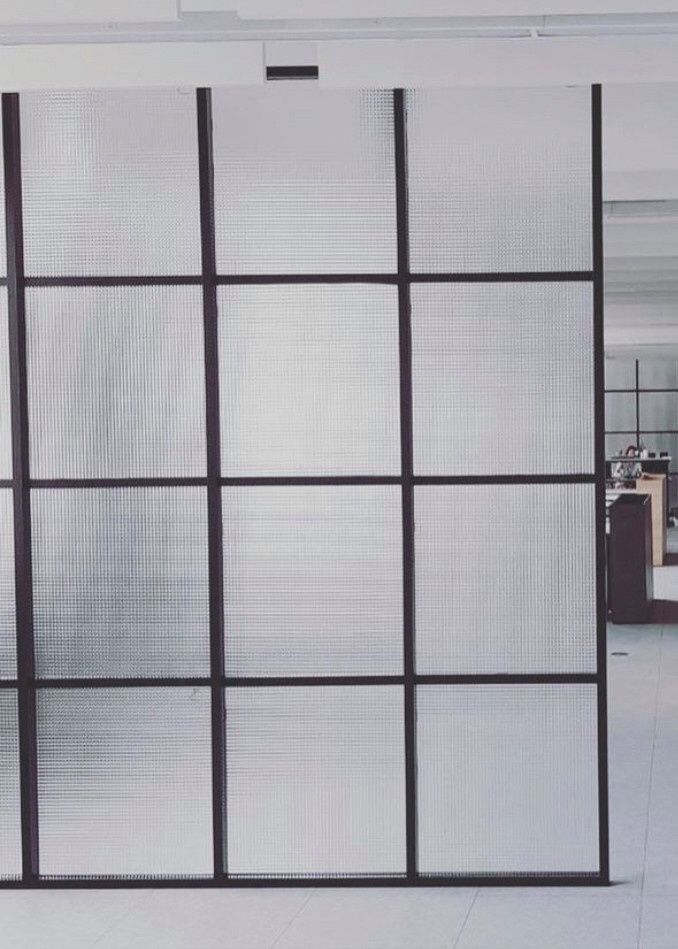 Стеклянная перегородка -Квадраты