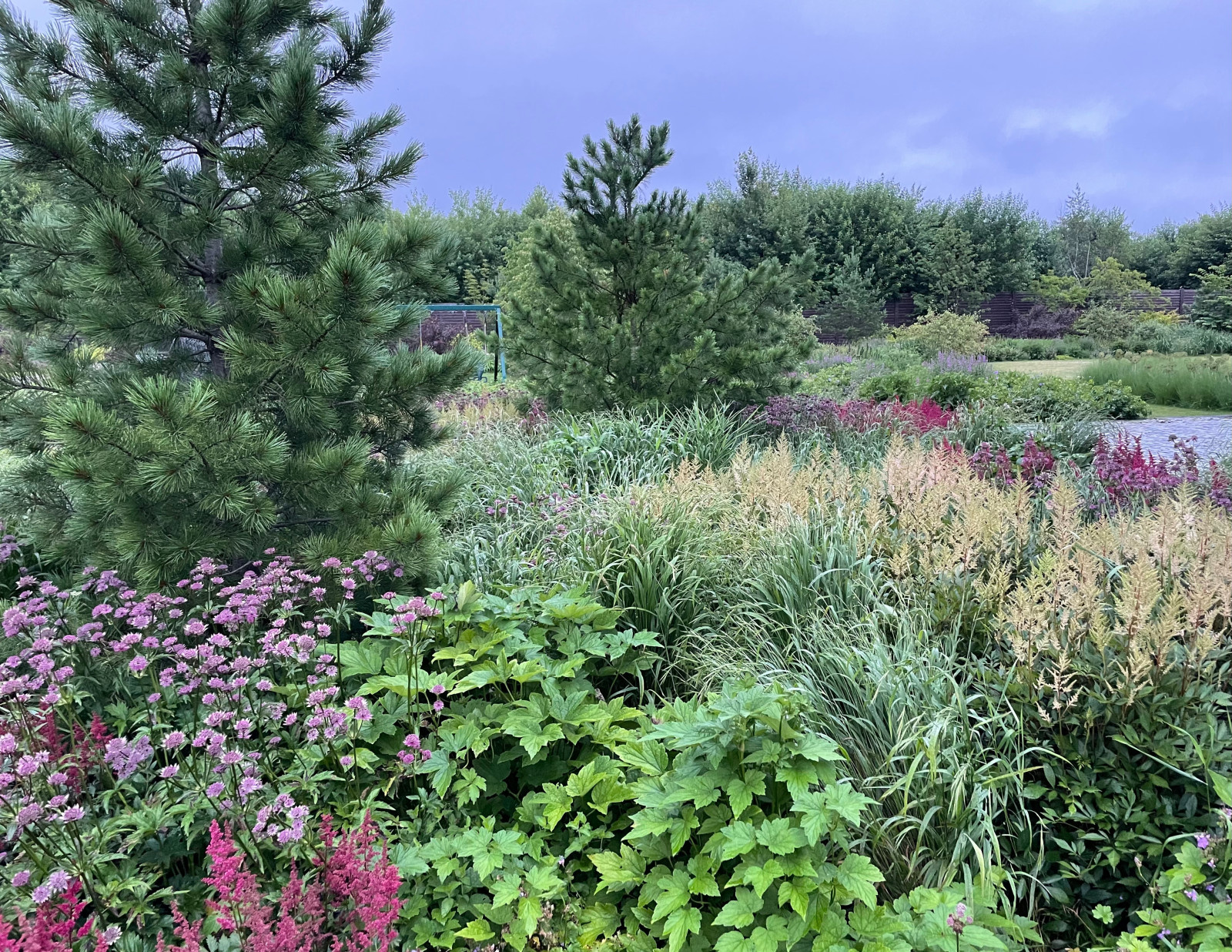 Обложка проекта: Цветник в посёлке 7 Кварталов