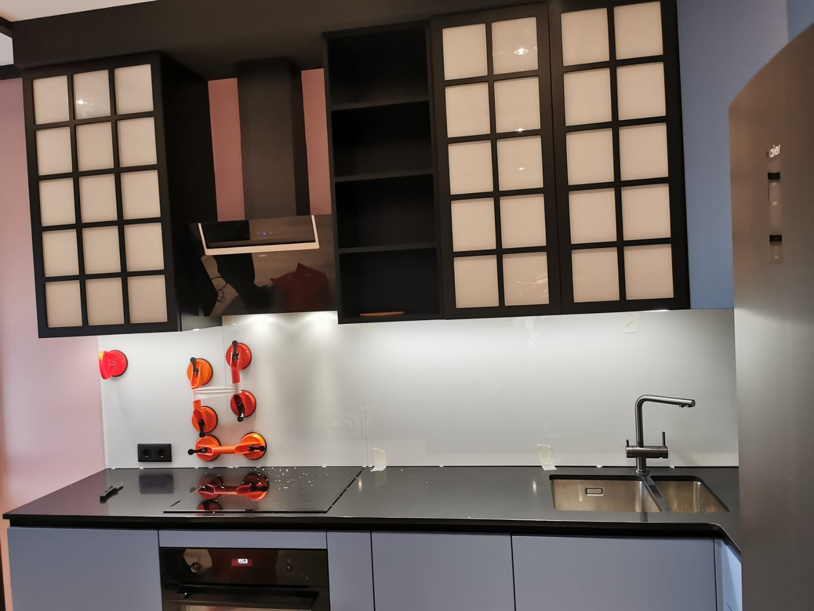 Стеновые панели для кухни в Triplex 4.4мм белая пленка.