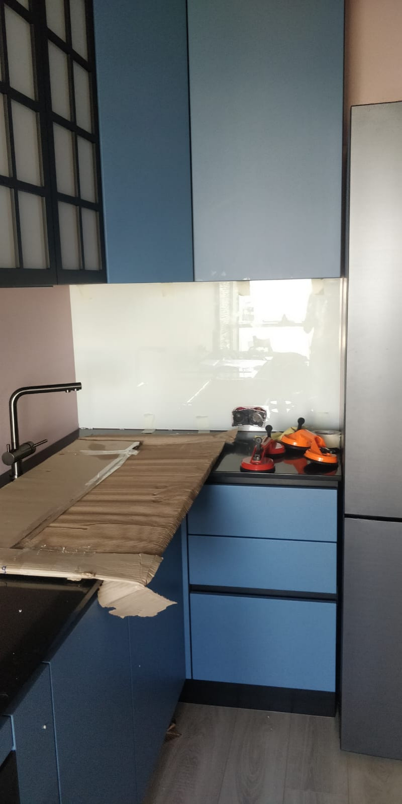 Стеновые панели для кухни в Triplex 4.4мм белая пленка.