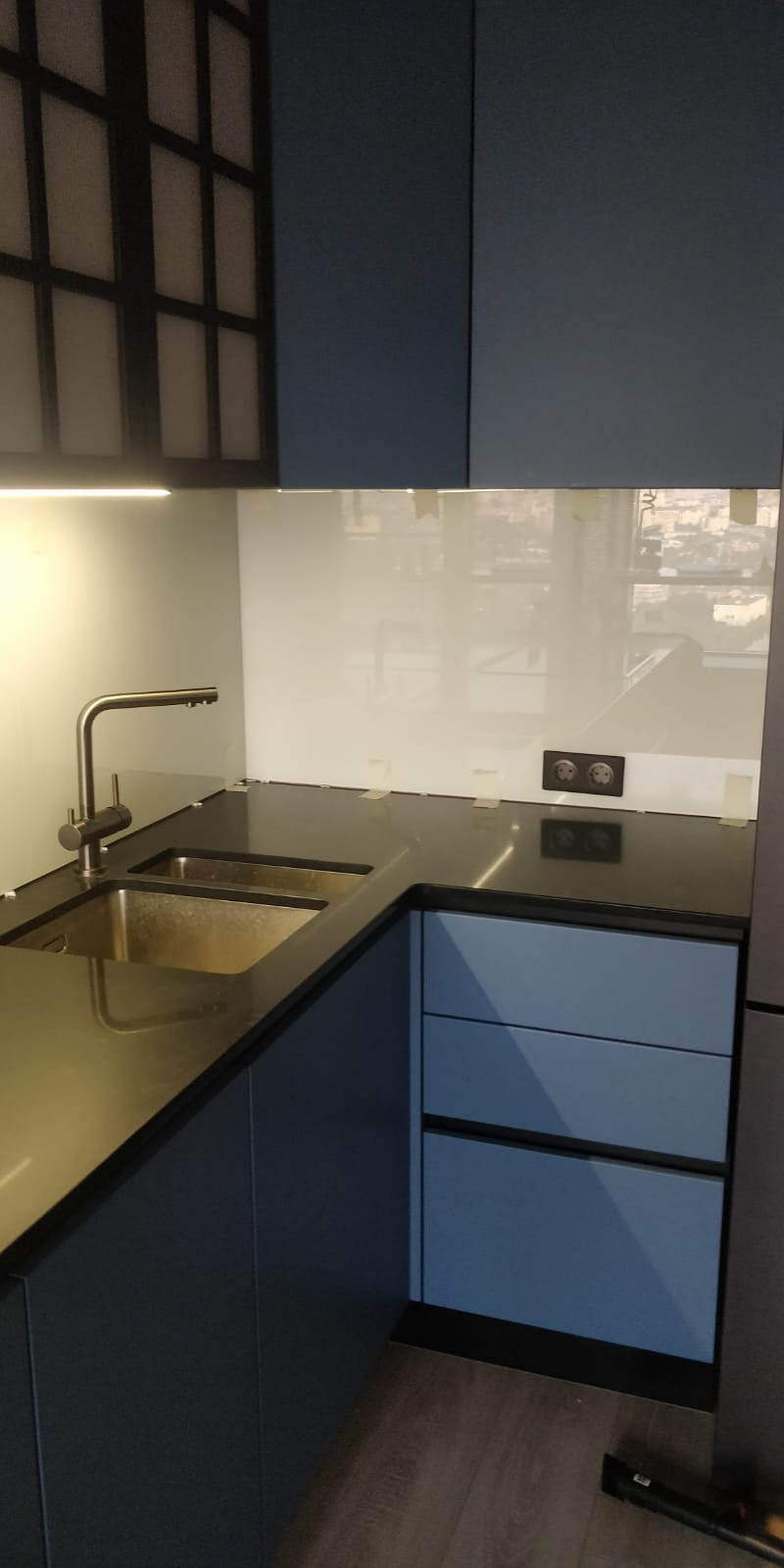 Стеновые панели для кухни в Triplex 4.4мм белая пленка.