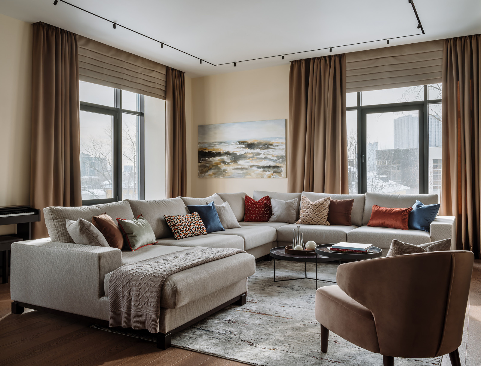 Цвет: Как оживить яркими красками существующий нейтральный интерьер