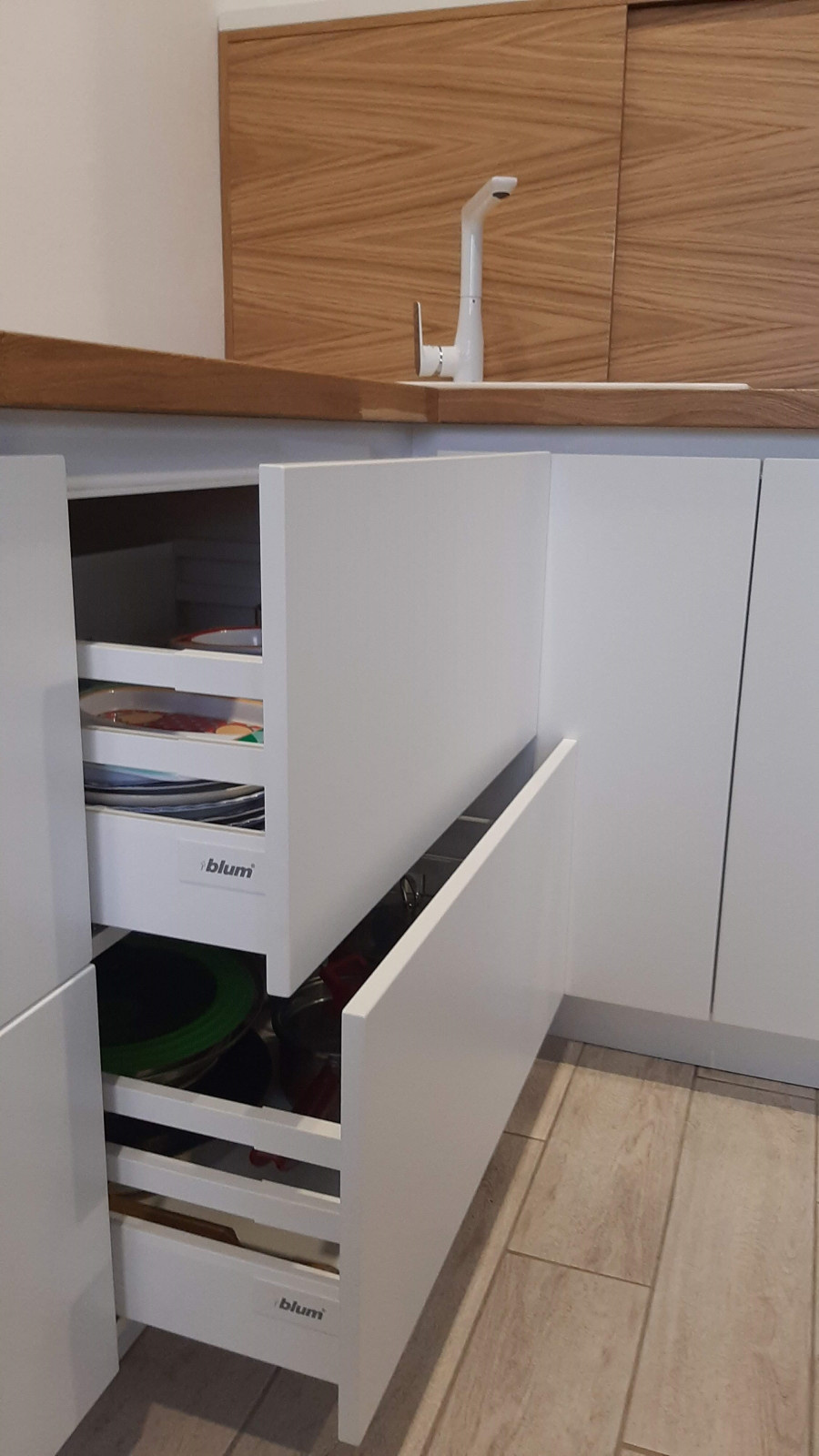 Обложка проекта: Кухня с элементами