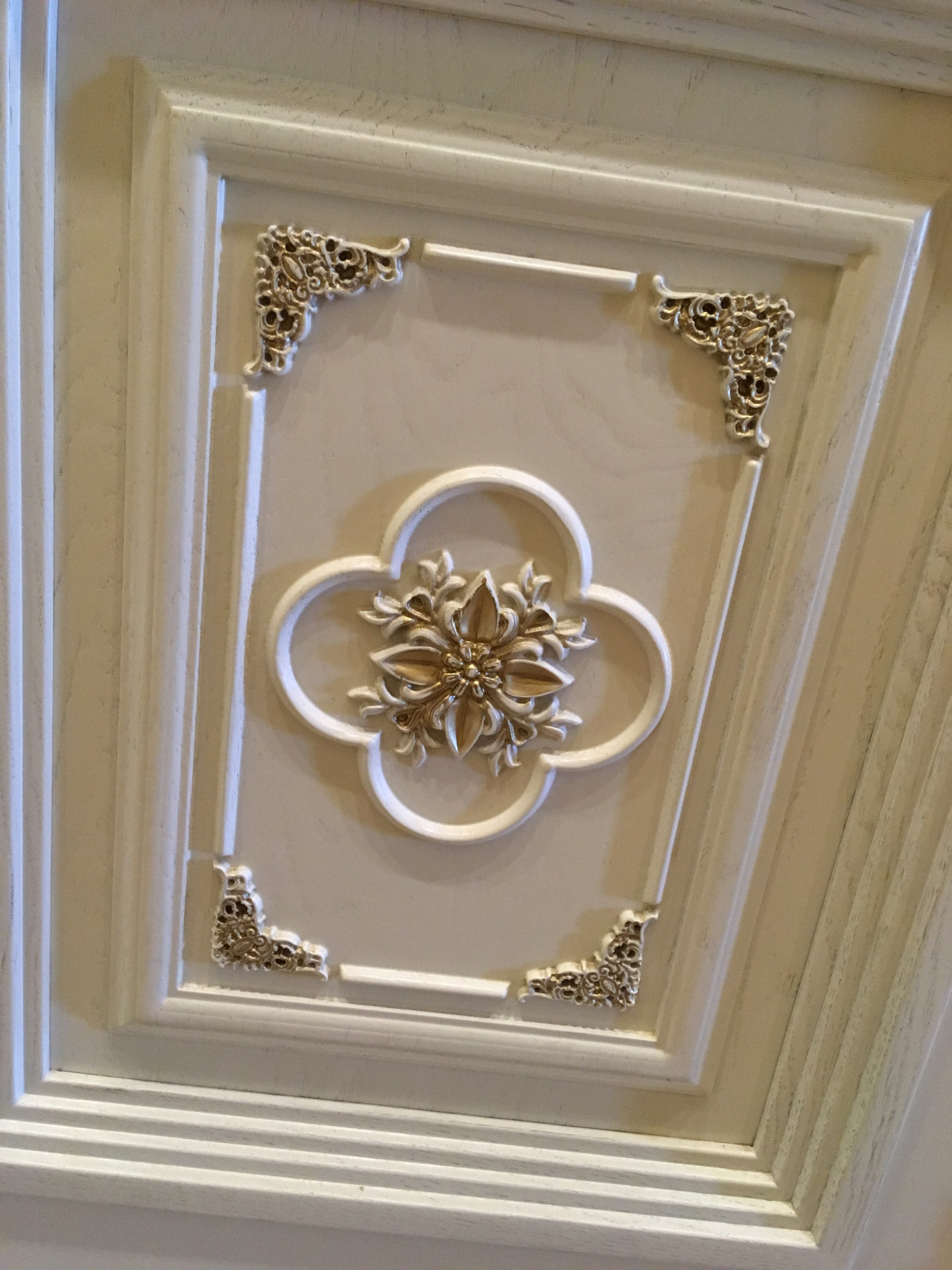 Классические двери из массива дуба