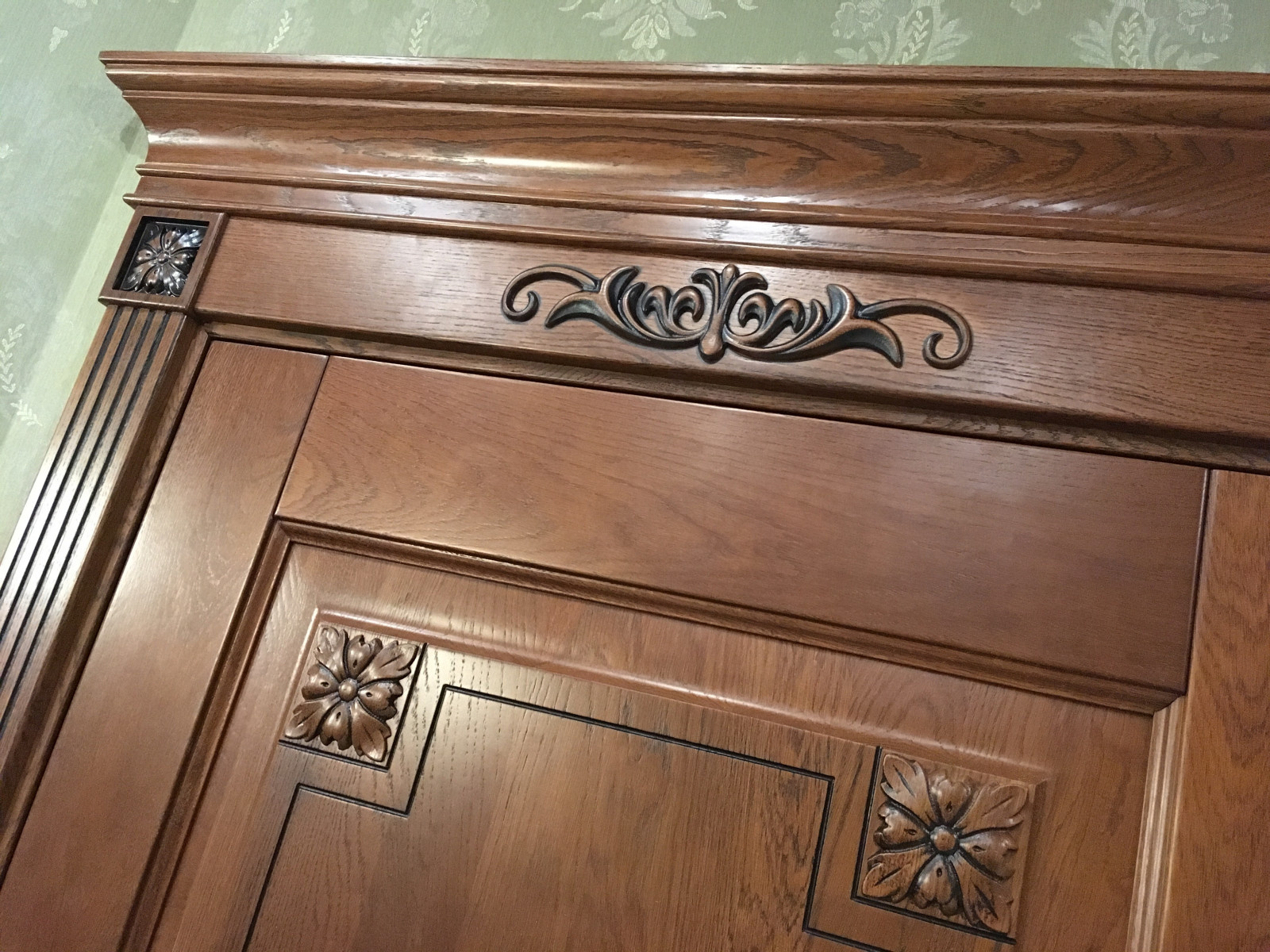 Классические двери из массива дуба