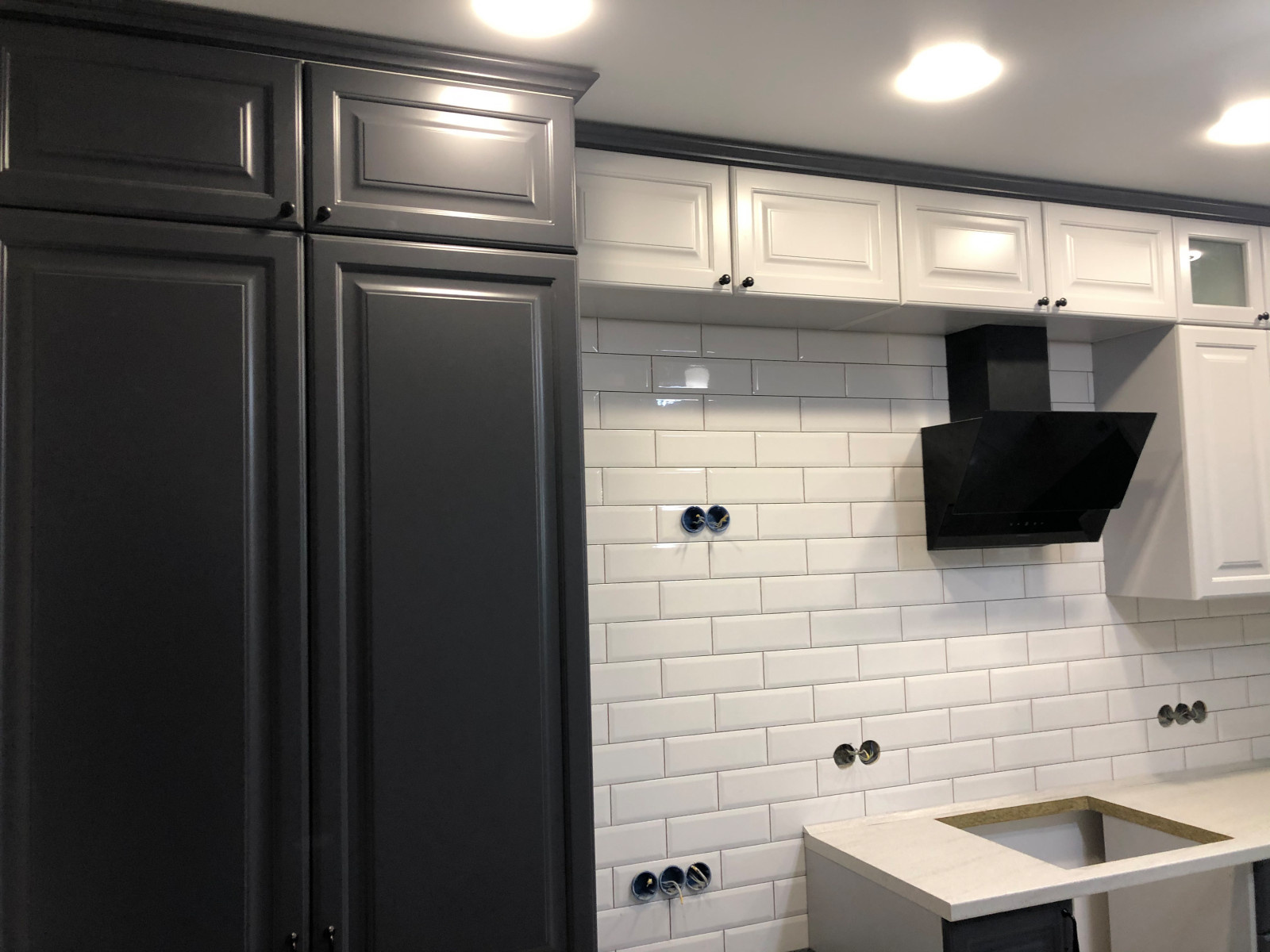 Кухня с фасадами с покрытием эмаль