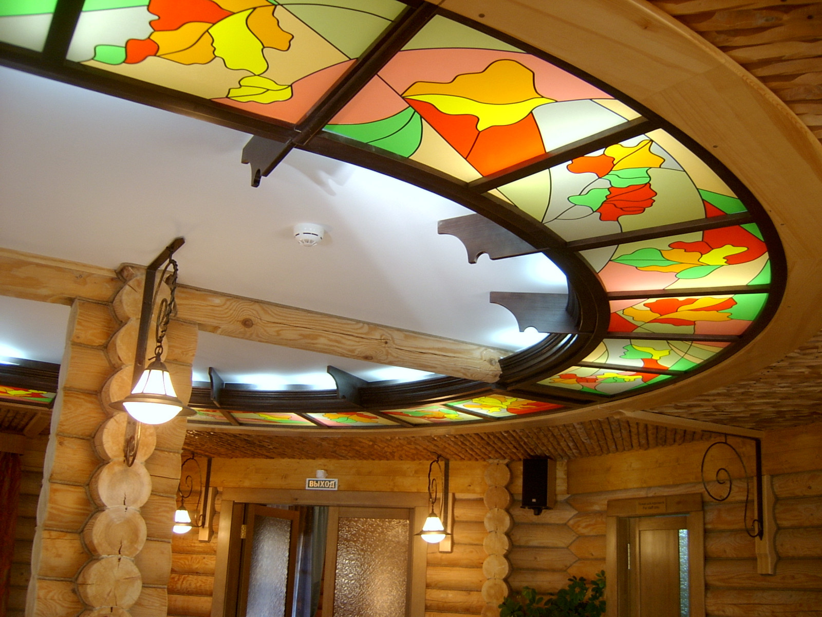Витраж в потолок