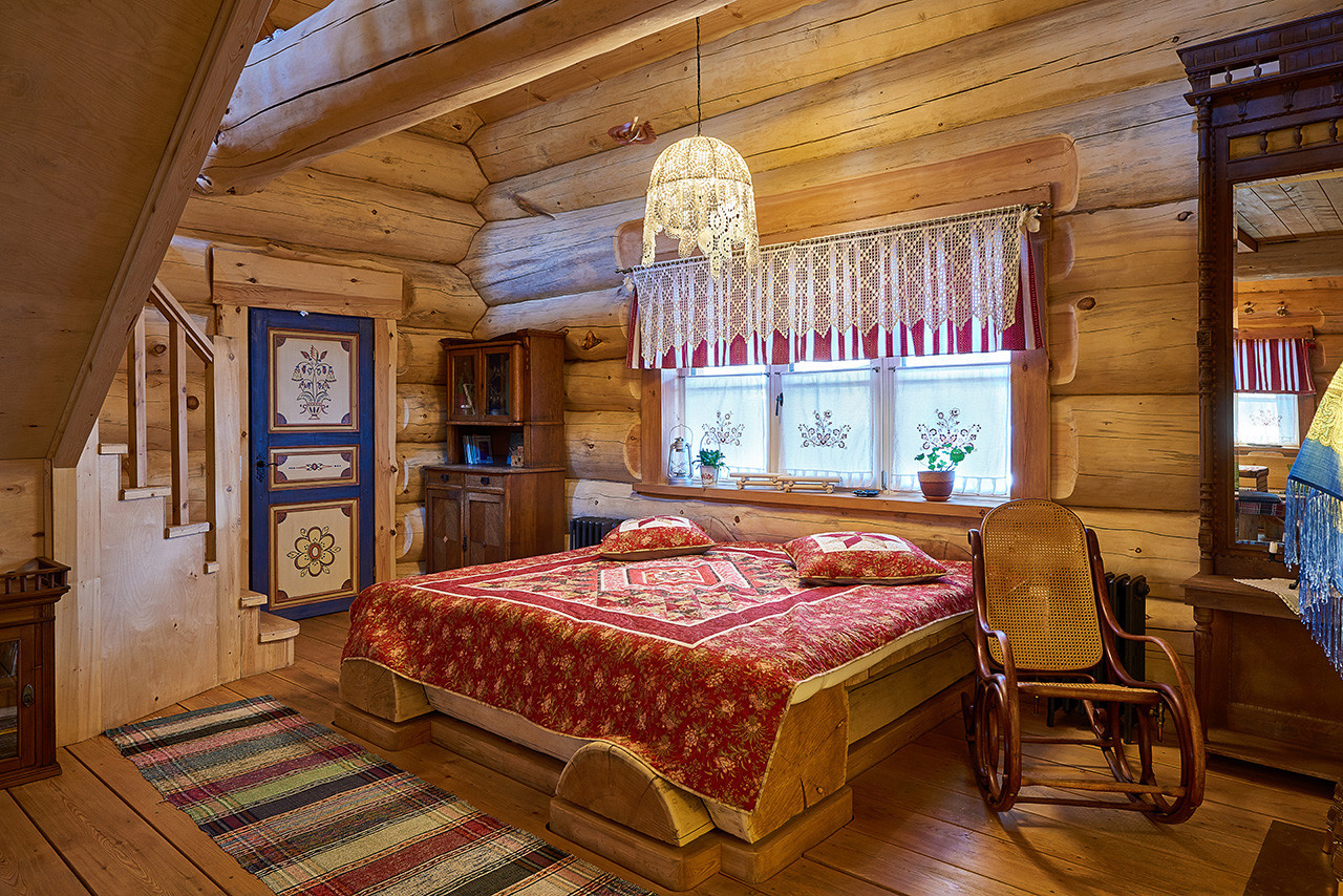 Интерьер деревянного дома в русском стиле