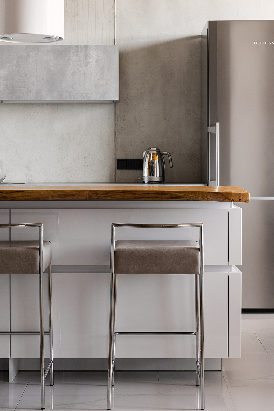 Houzz тур: Квартира в Сочи с акцентом на авторскую живопись