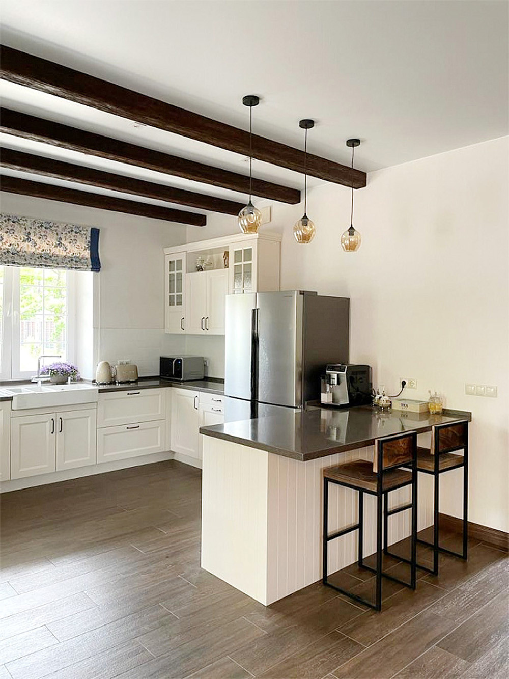 Обложка проекта: Белая просторная кухня в скандинавском стиле