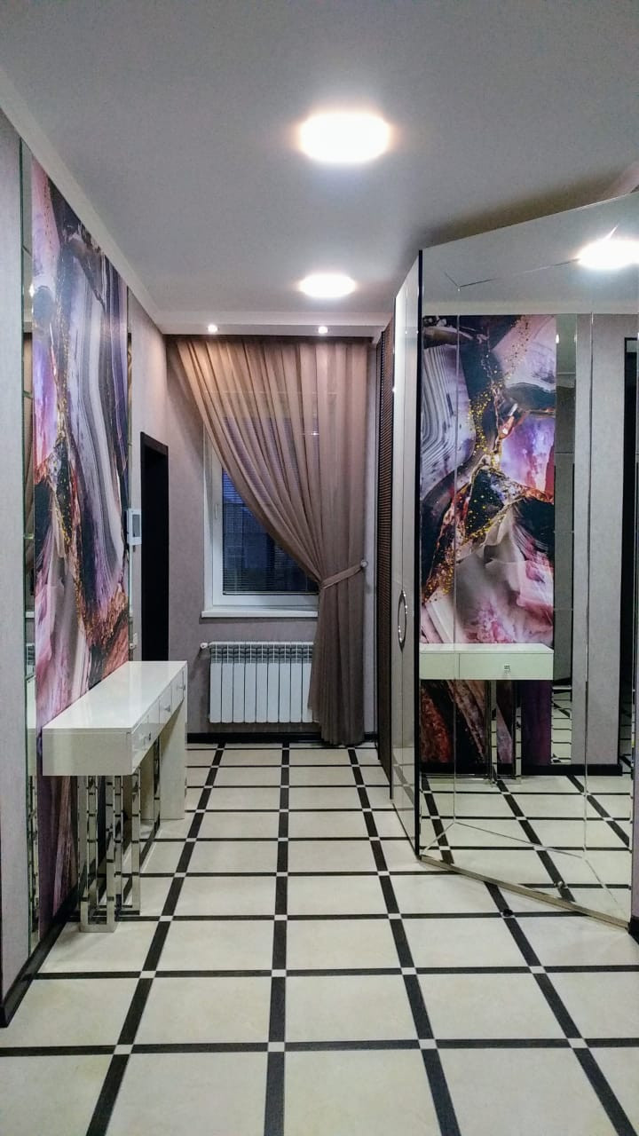Реализация холла с яркой фреской