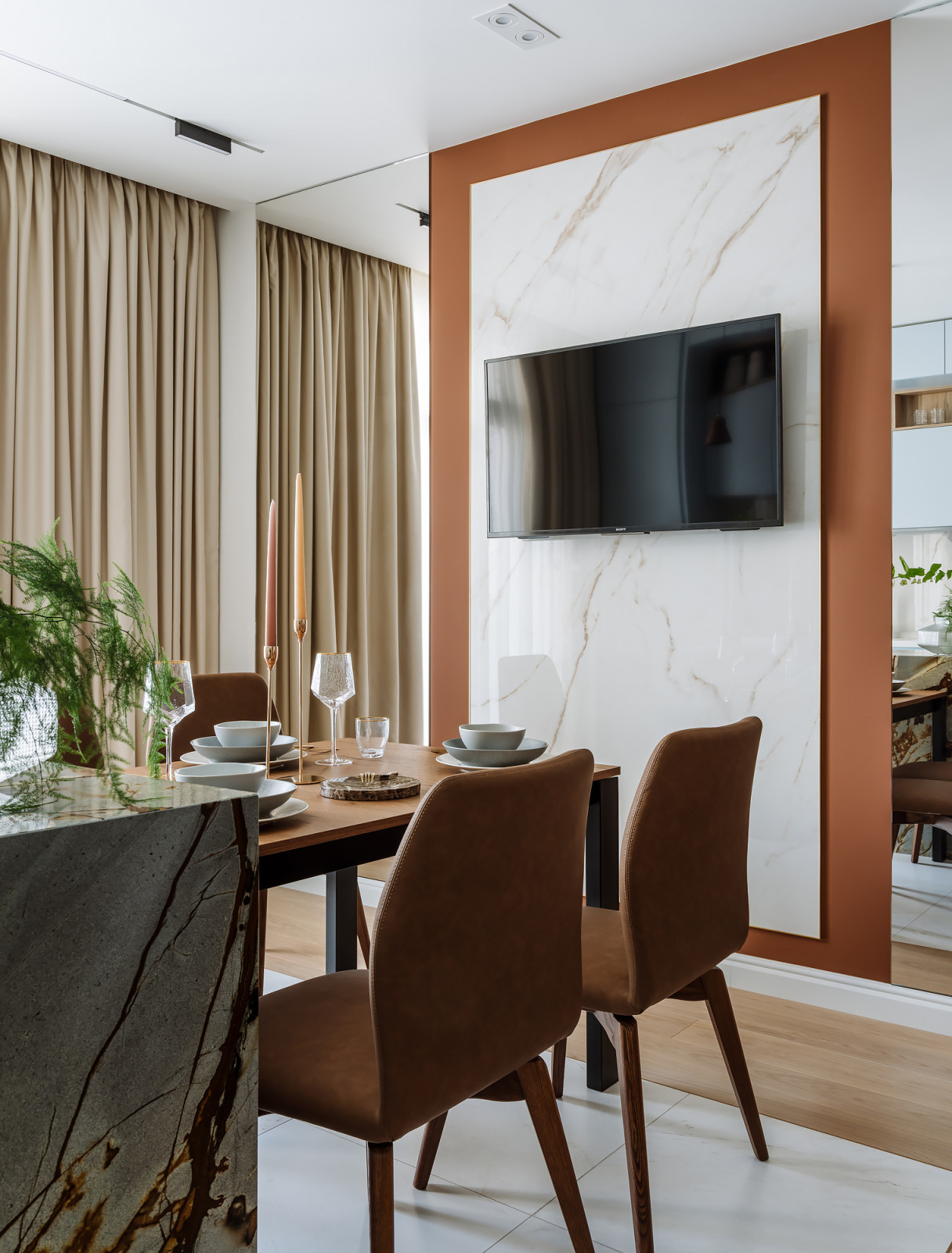 Проект недели: 24 кв.м. — кухня с двумя телевизорами