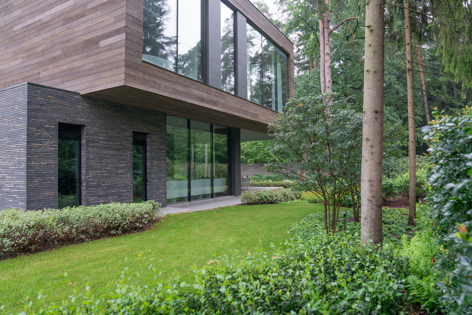 В гармонии с лесом. Модернистский сад. КП Новоуспенский 2020 г