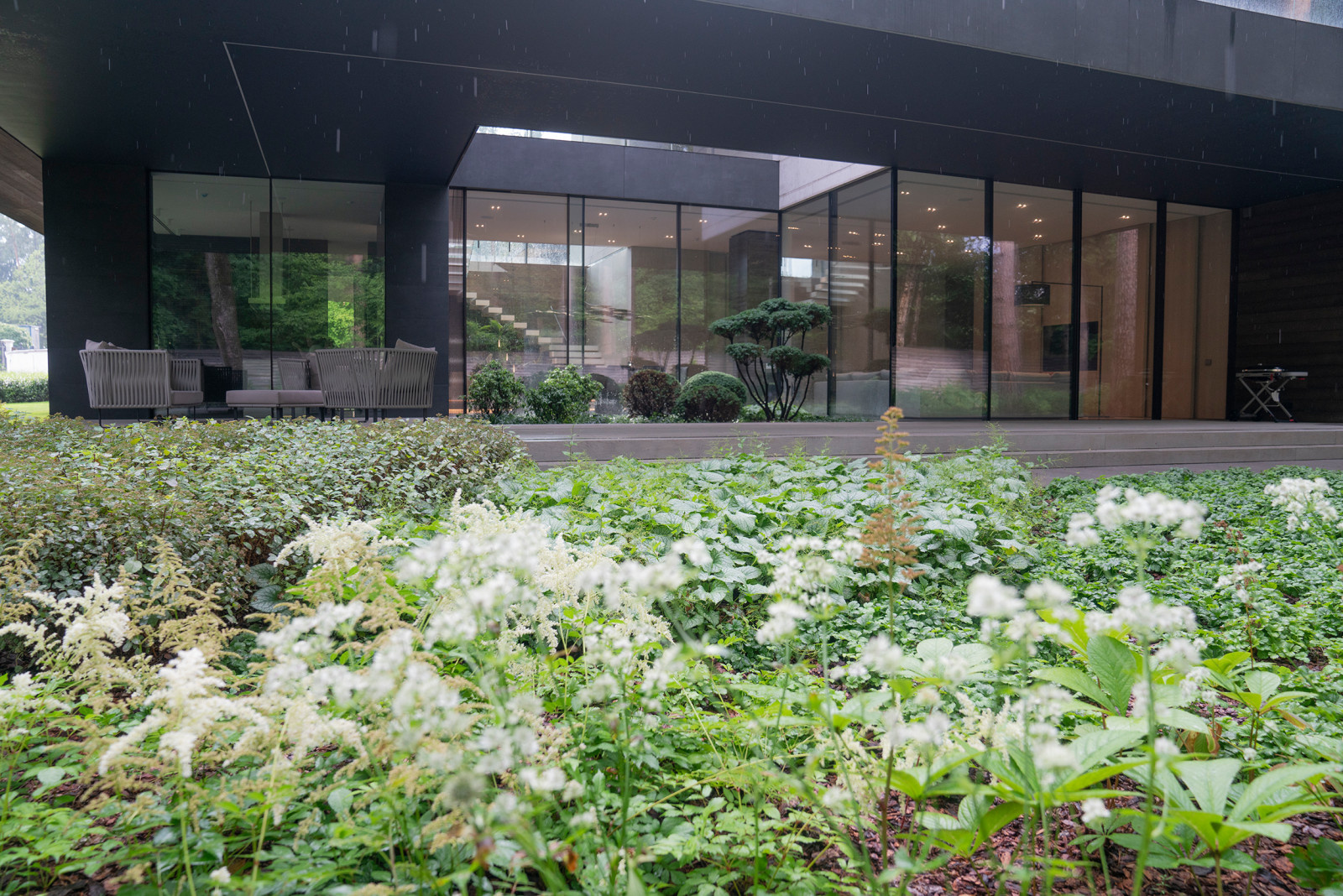 В гармонии с лесом. Модернистский сад. КП Новоуспенский 2020 г