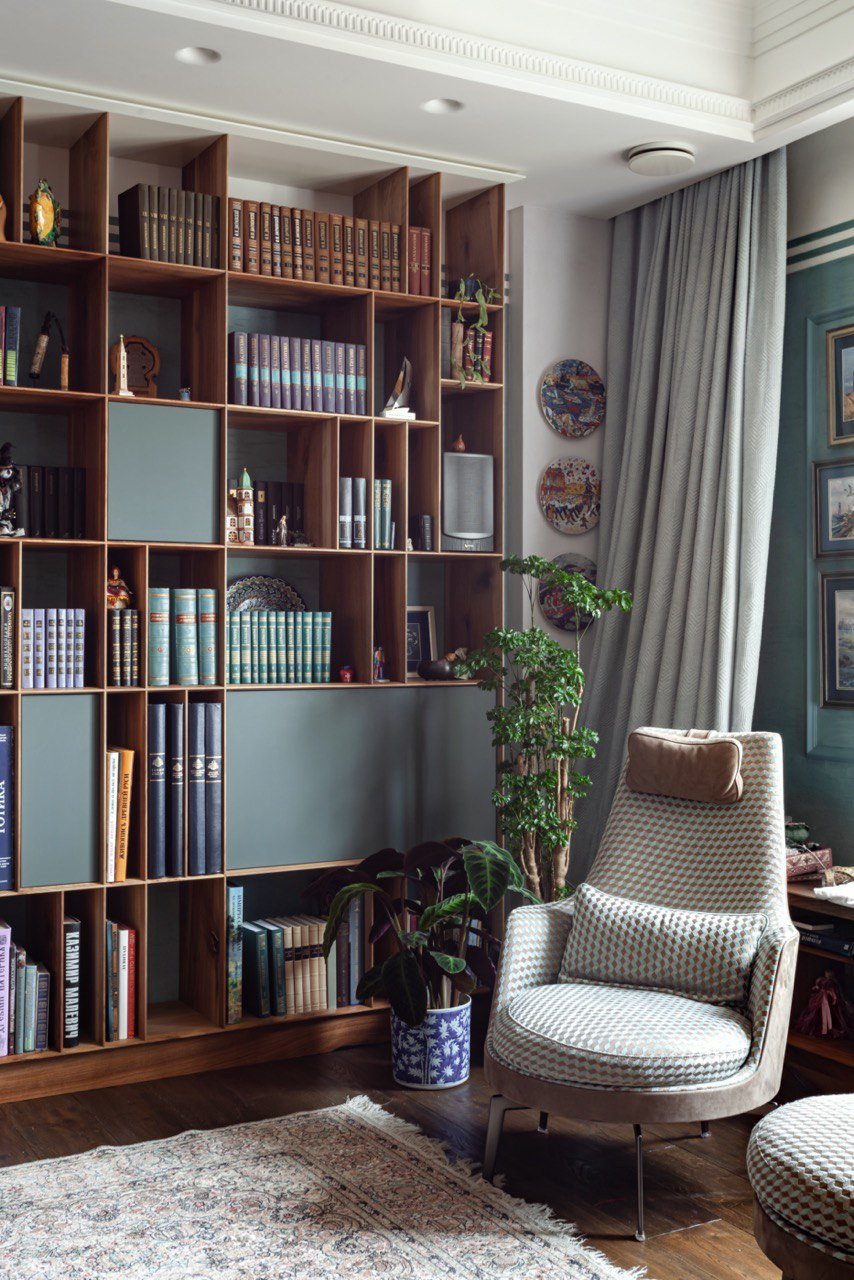 Реализация проект гостиной с эксклюзивным дизайном дверей г. Санкт-Петербург