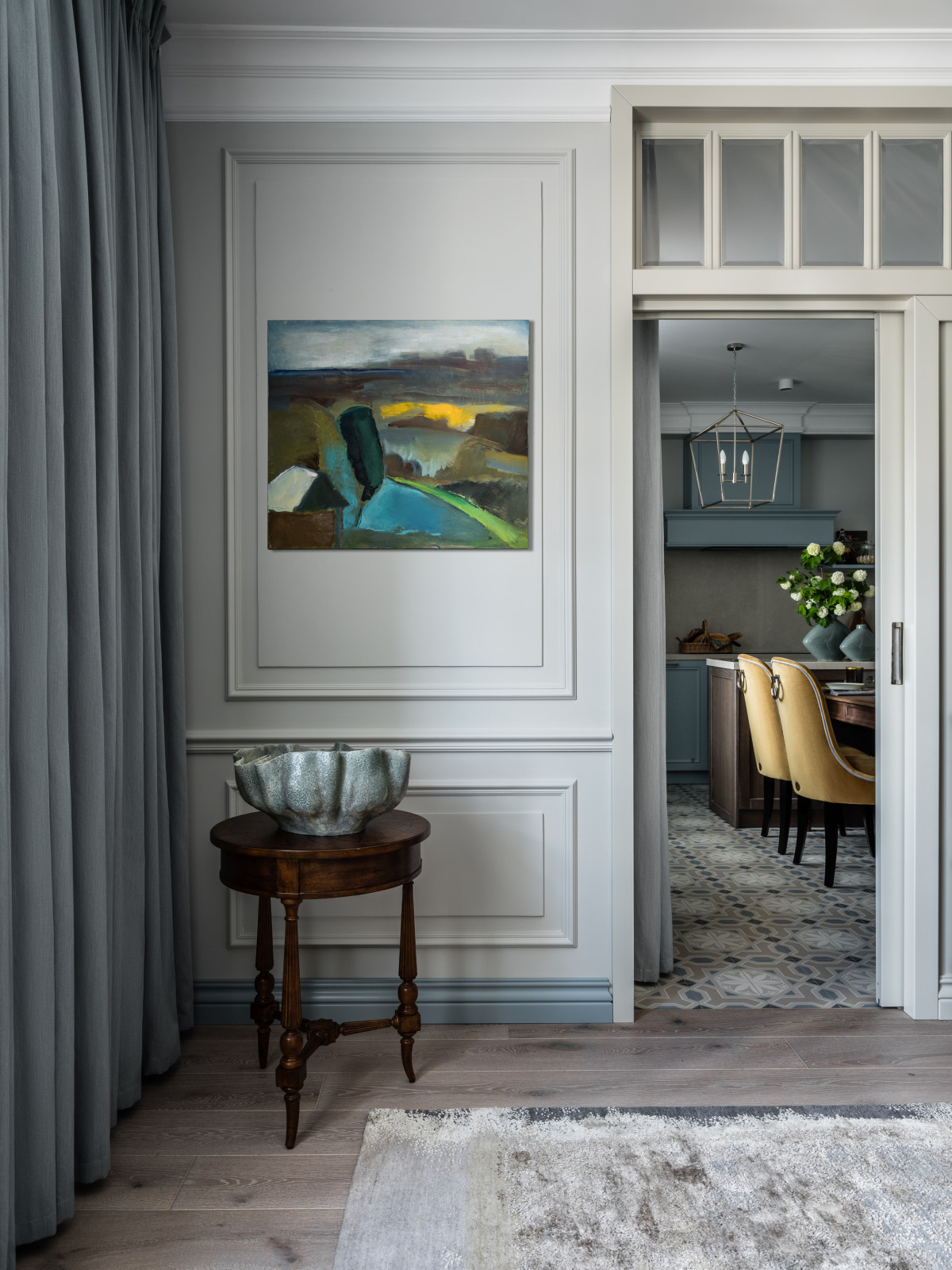 Houzz тур: Одна квартира из двух — интерьер в тёплых серых тонах