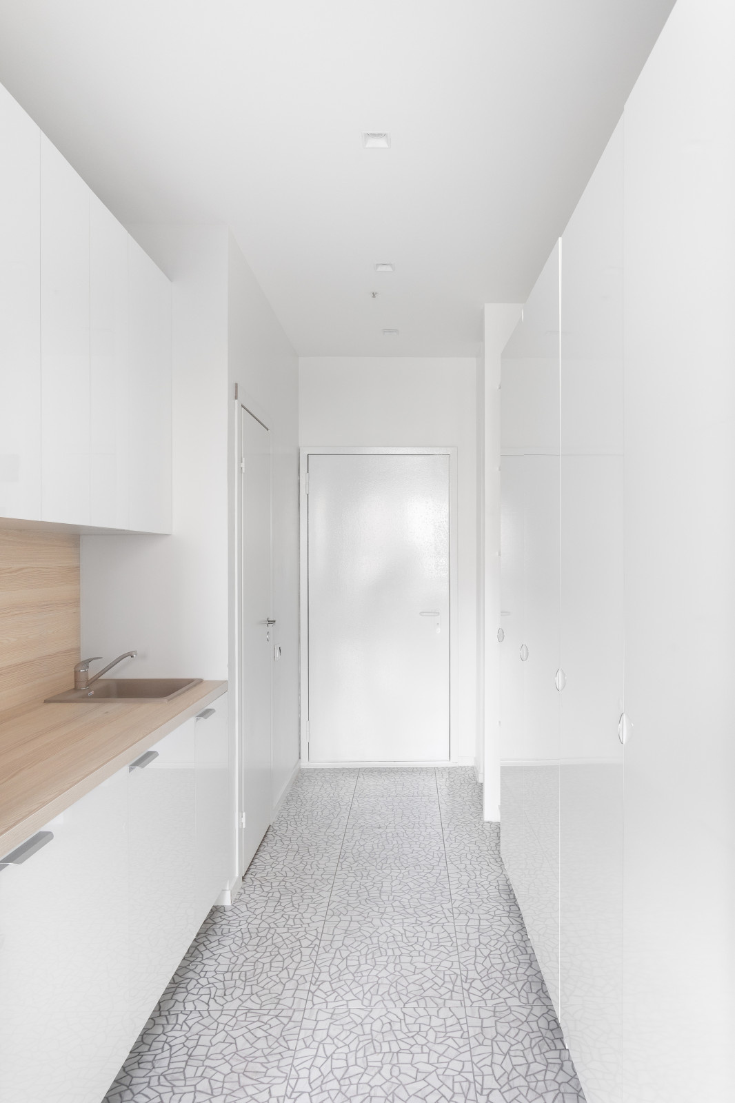 Houzz тур: 33 кв. м — студия с бетоном и полуаркой