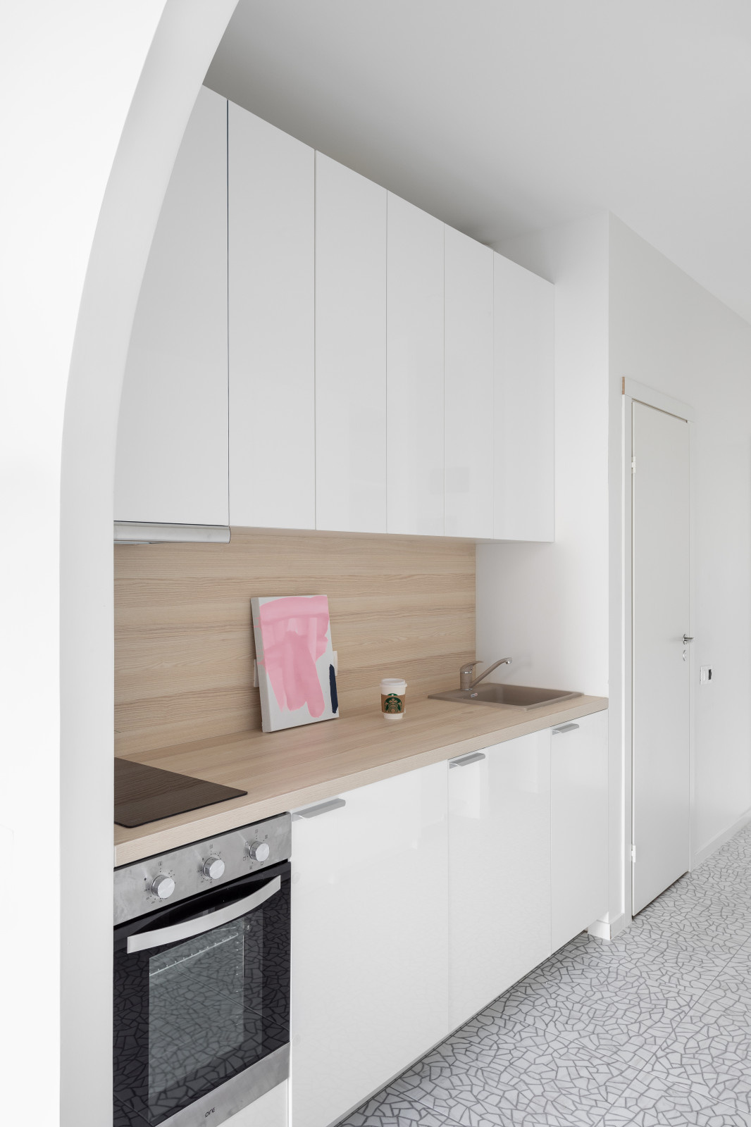 Houzz тур: 33 кв. м — студия с бетоном и полуаркой