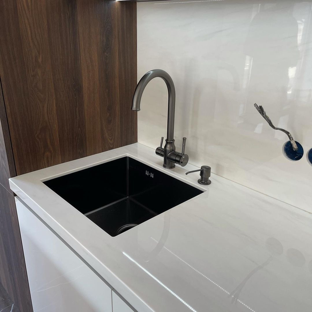 Современная кухня с островом