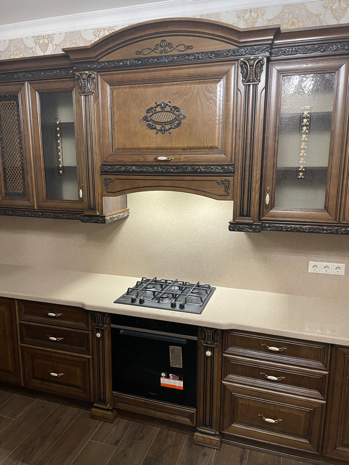 Обложка проекта: Кухня из массива Патриция