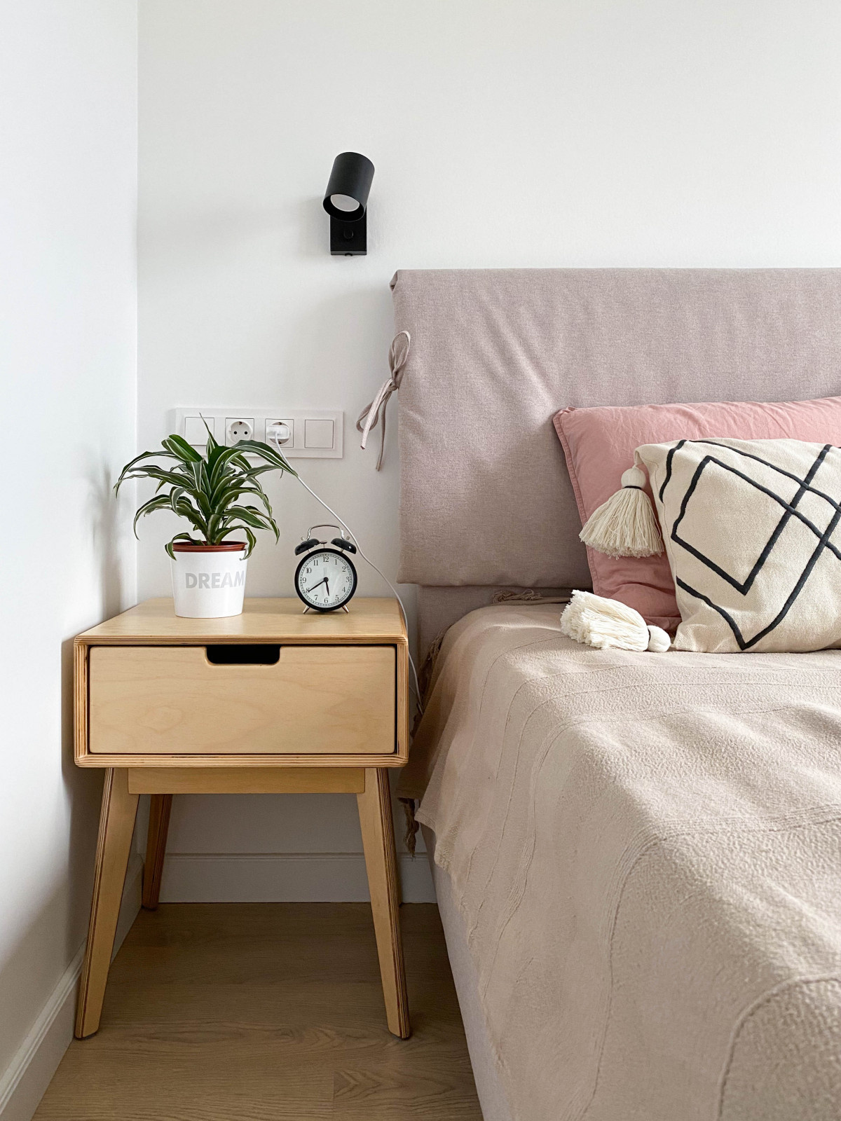 Обложка альбома: House bedroom