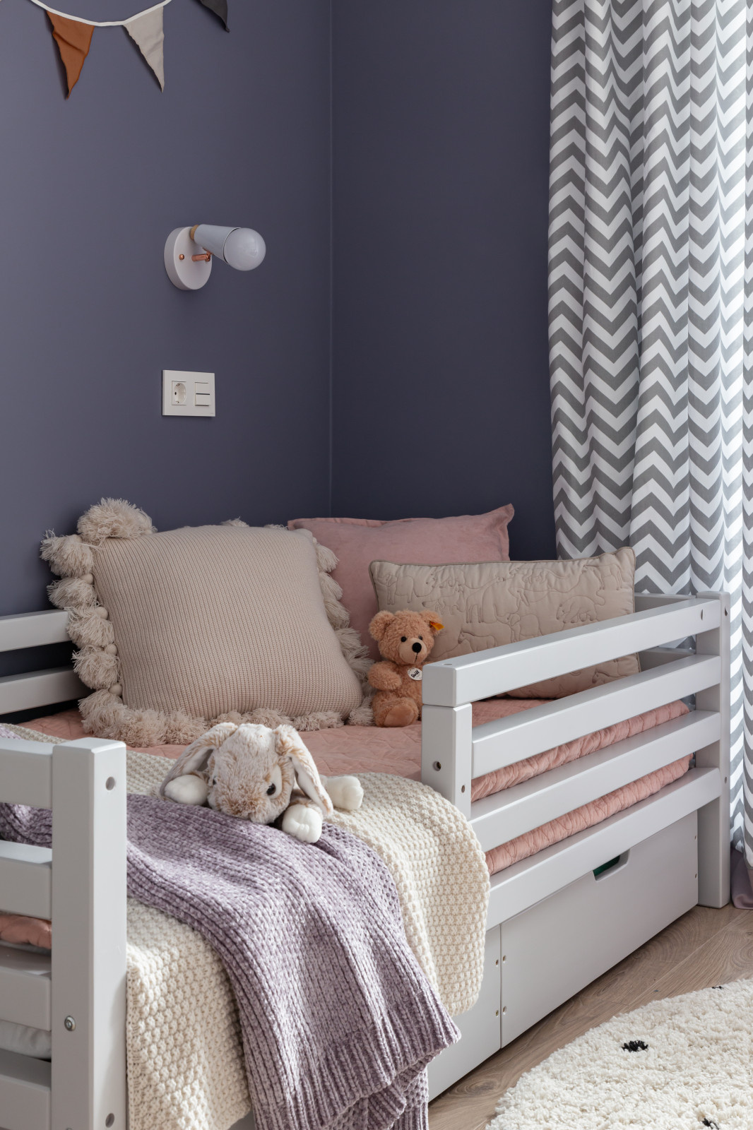 Обложка альбома: Детская кровать