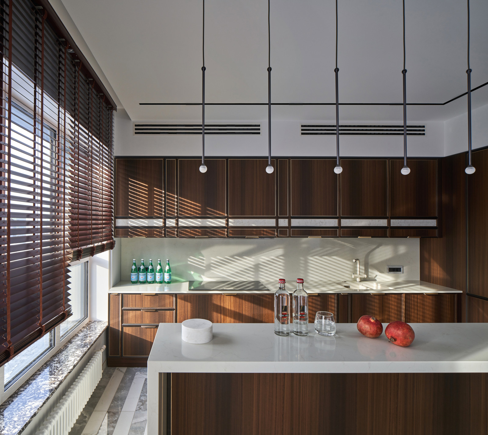 Барная стойка и кухня