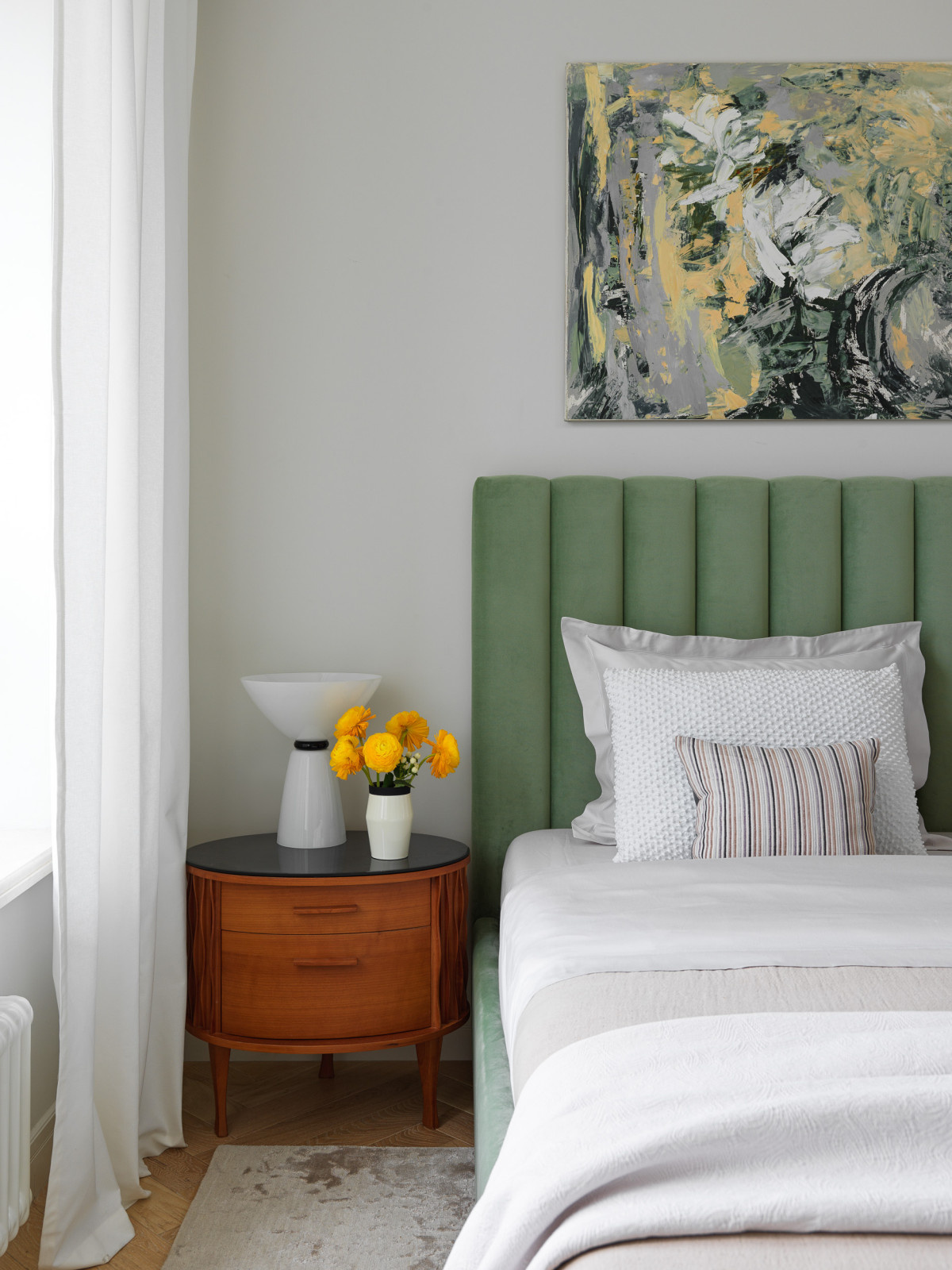 Houzz тур: Антиквариат и семейные реликвии в современной квартире