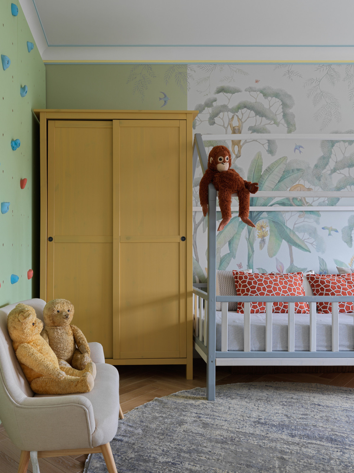 Houzz тур: Антиквариат и семейные реликвии в современной квартире