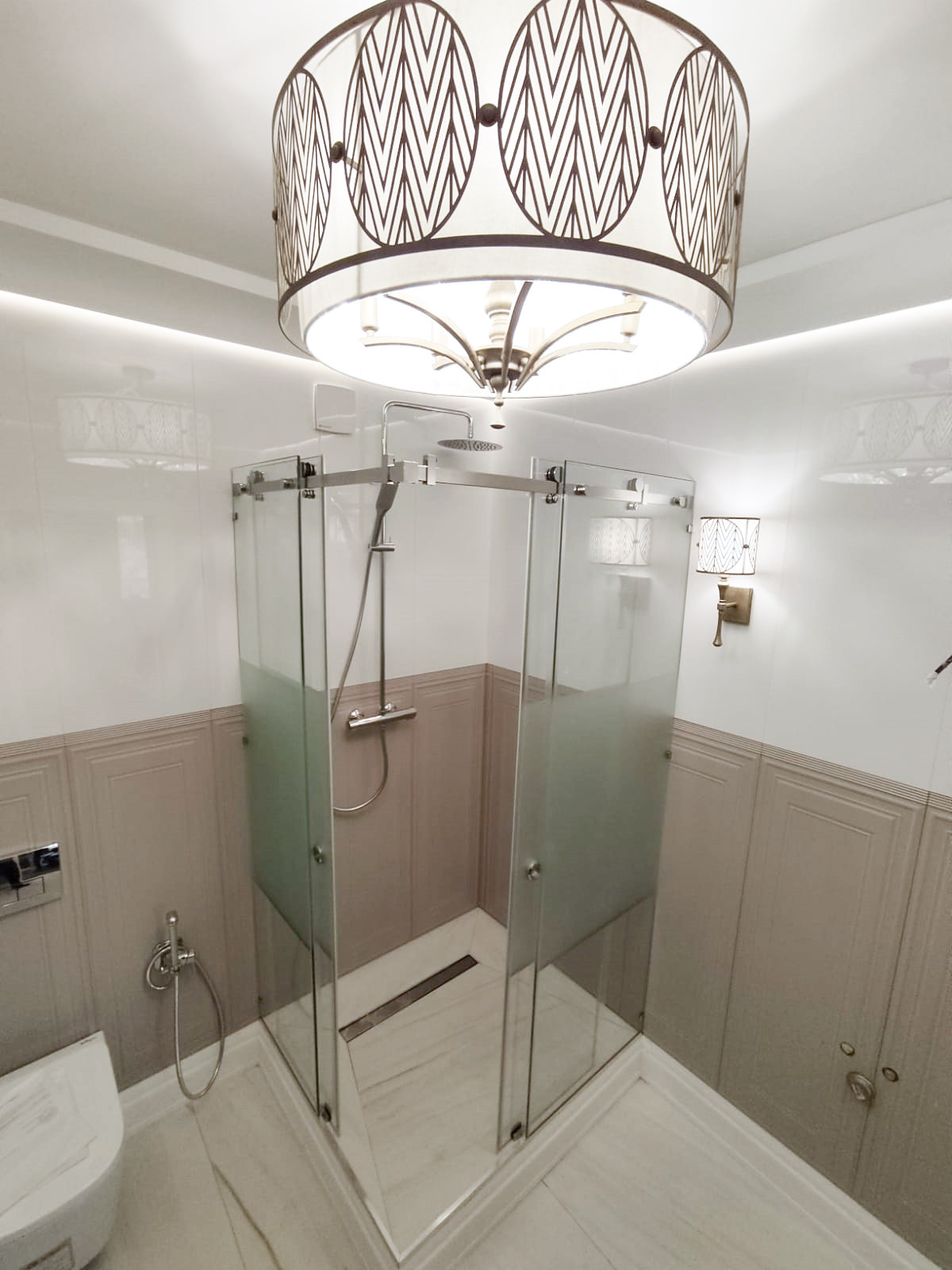 Душевое ограждение с двумя откатными дверями