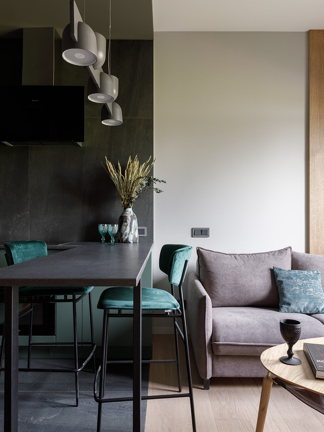 Houzz тур: Минималистичный интерьер для студента