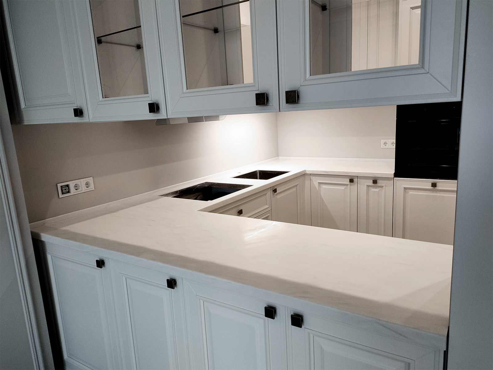 Столешница для кухни из искусственного камня Grandex Marble