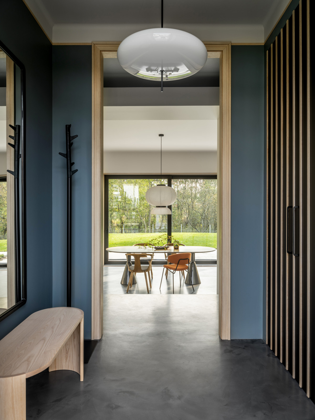 Houzz тур: Чёрный-чёрный дом под Троицком