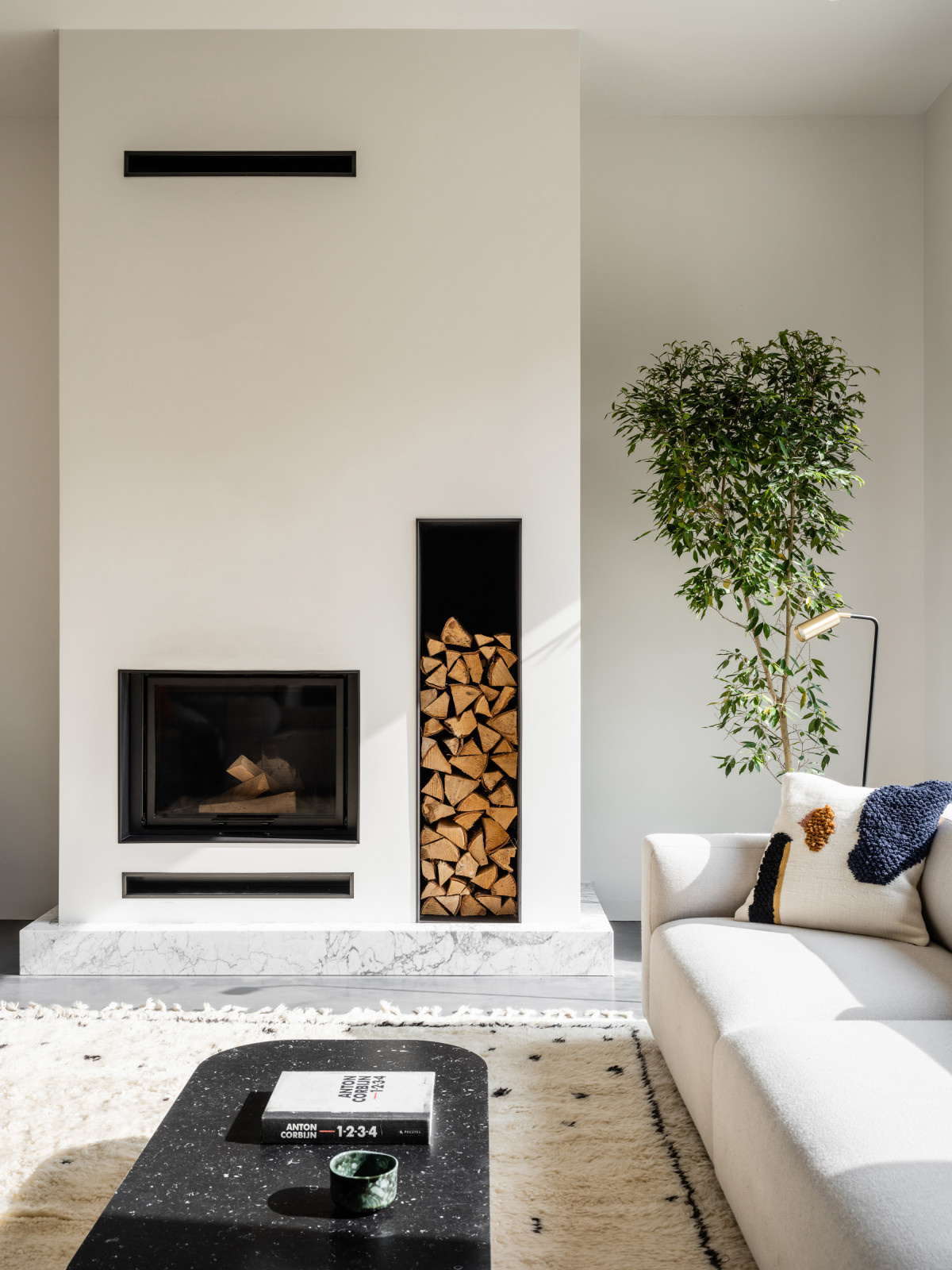 Houzz тур: Чёрный-чёрный дом под Троицком