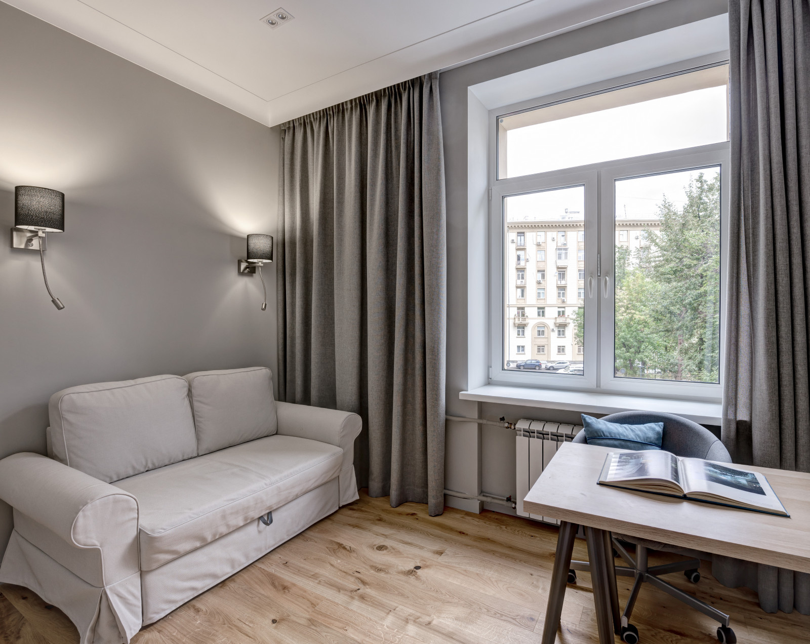 "Смокинг". Квартира на наб. Т. Шевченко