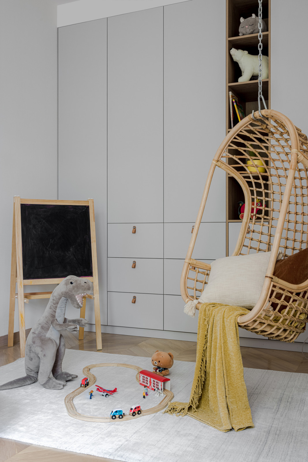 Houzz тур: Квартира с зелёным мрамором и отпечатком наутилуса