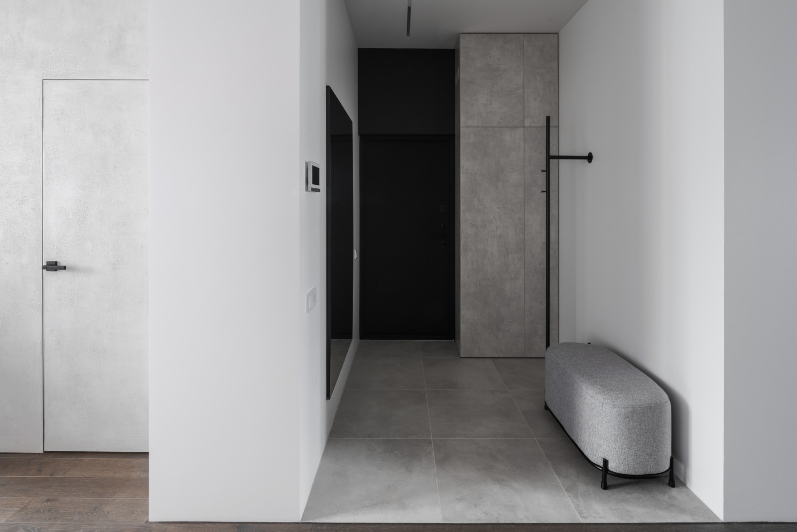 Houzz тур: Монохромная квартира для юриста в Екатеринбурге