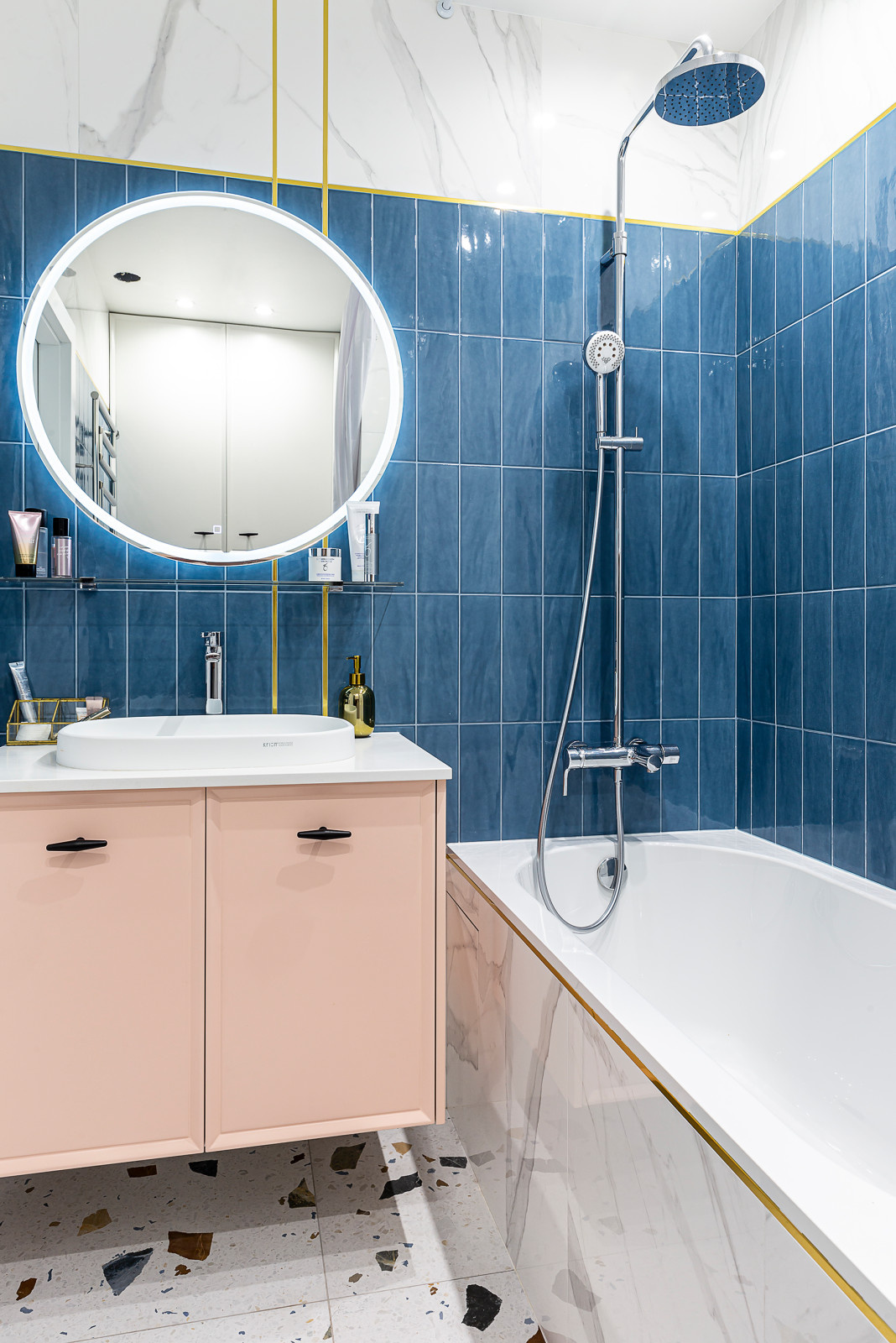 В сиреневых тонах (3-х комнатная квартира 66,7 м²)