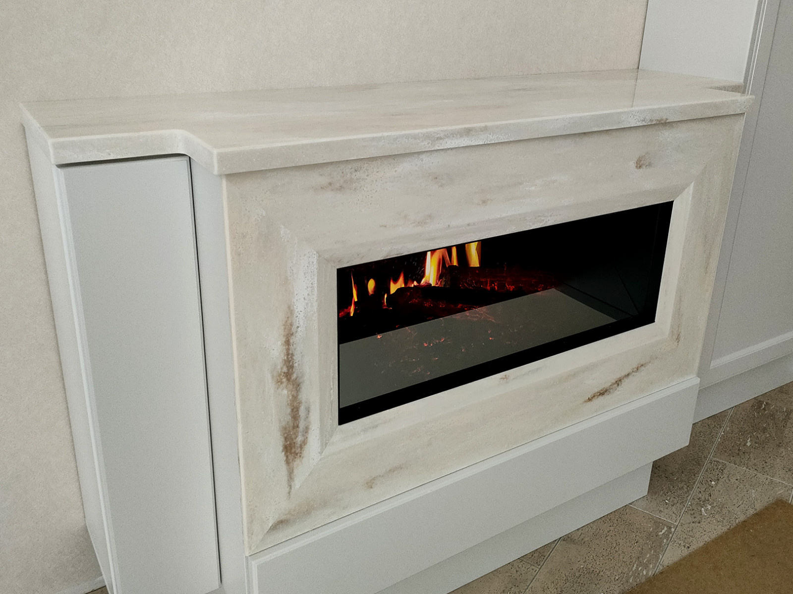 Облицовка камина искусственным камнем Corian