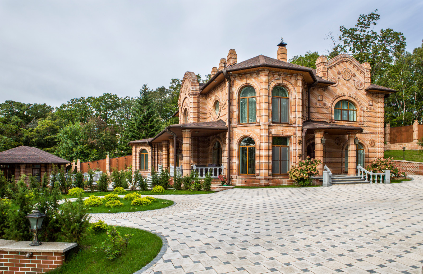 Загородный дом (усадьба) из кирпича